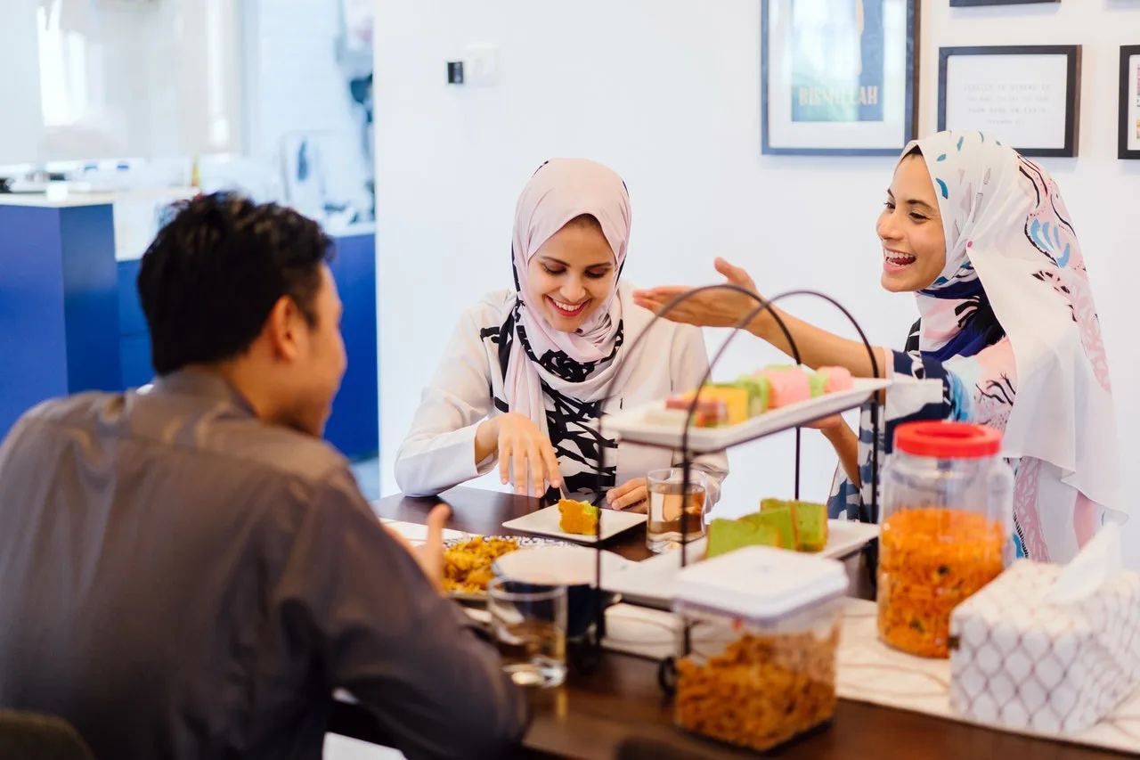 5 Camilan Sehat Terbaik untuk Buka Puasa di Jalan